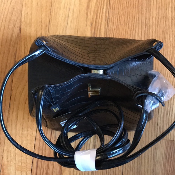 LONDON FOG Satchel - Picture 9 of 13